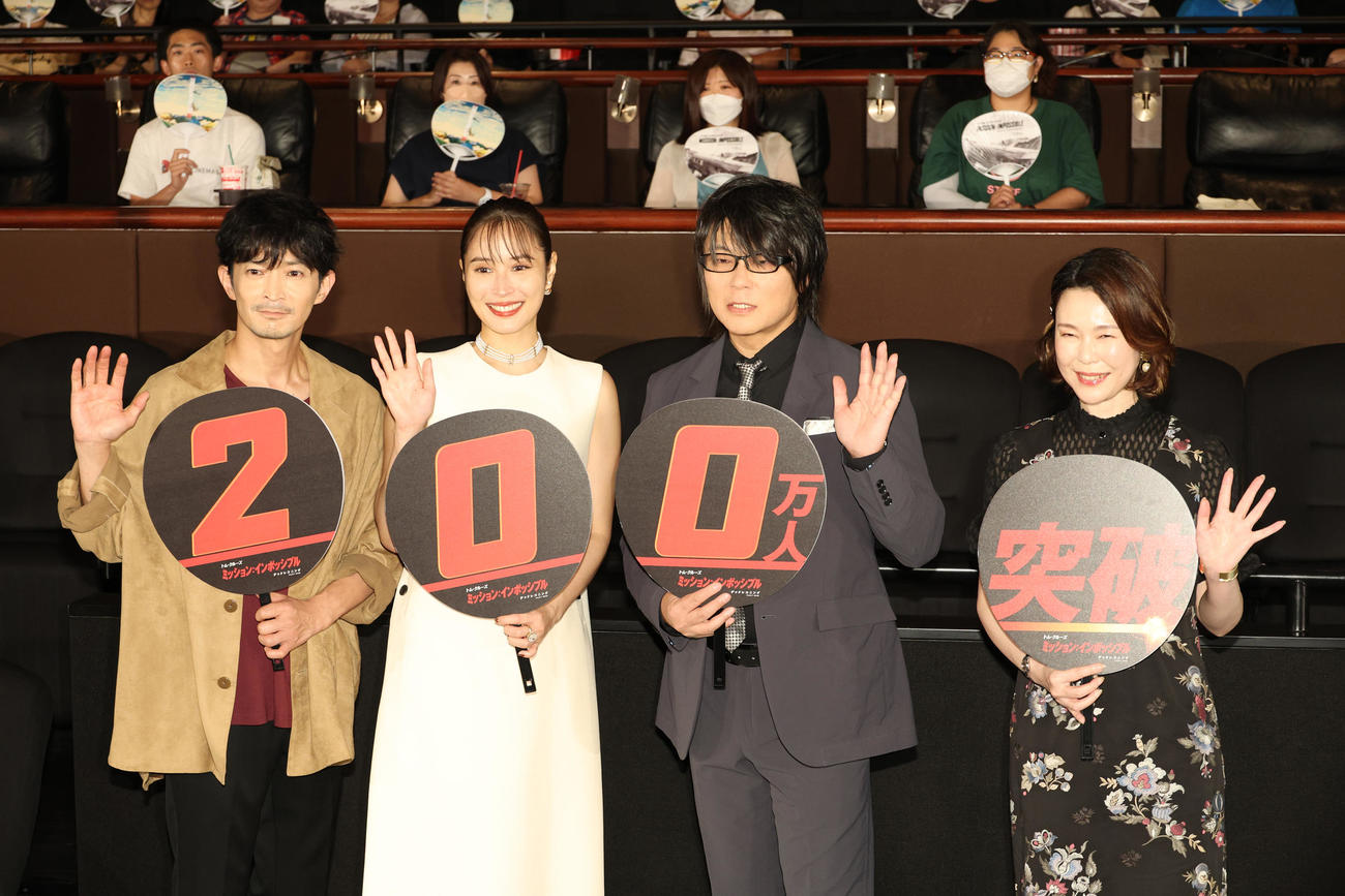 映画「ミッション：インポッシブル」大ヒット御礼舞台あいさつを行った、左から津田健次郎、広瀬アリス、森川智之、園崎未恵（撮影・中島郁夫）