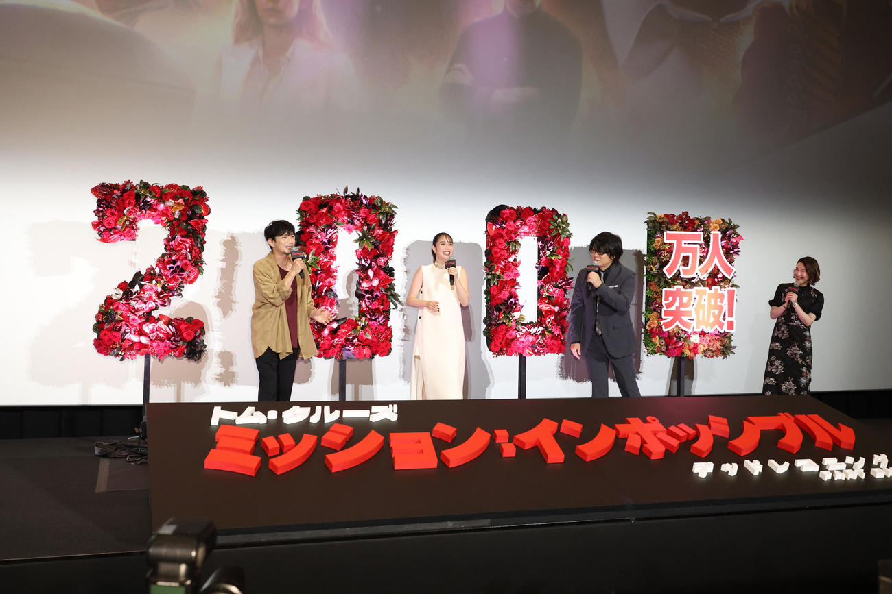 映画「ミッション：インポッシブル」大ヒット御礼舞台あいさつを行った、左から津田健次郎、広瀬アリス、森川智之、園崎未恵（撮影・中島郁夫）