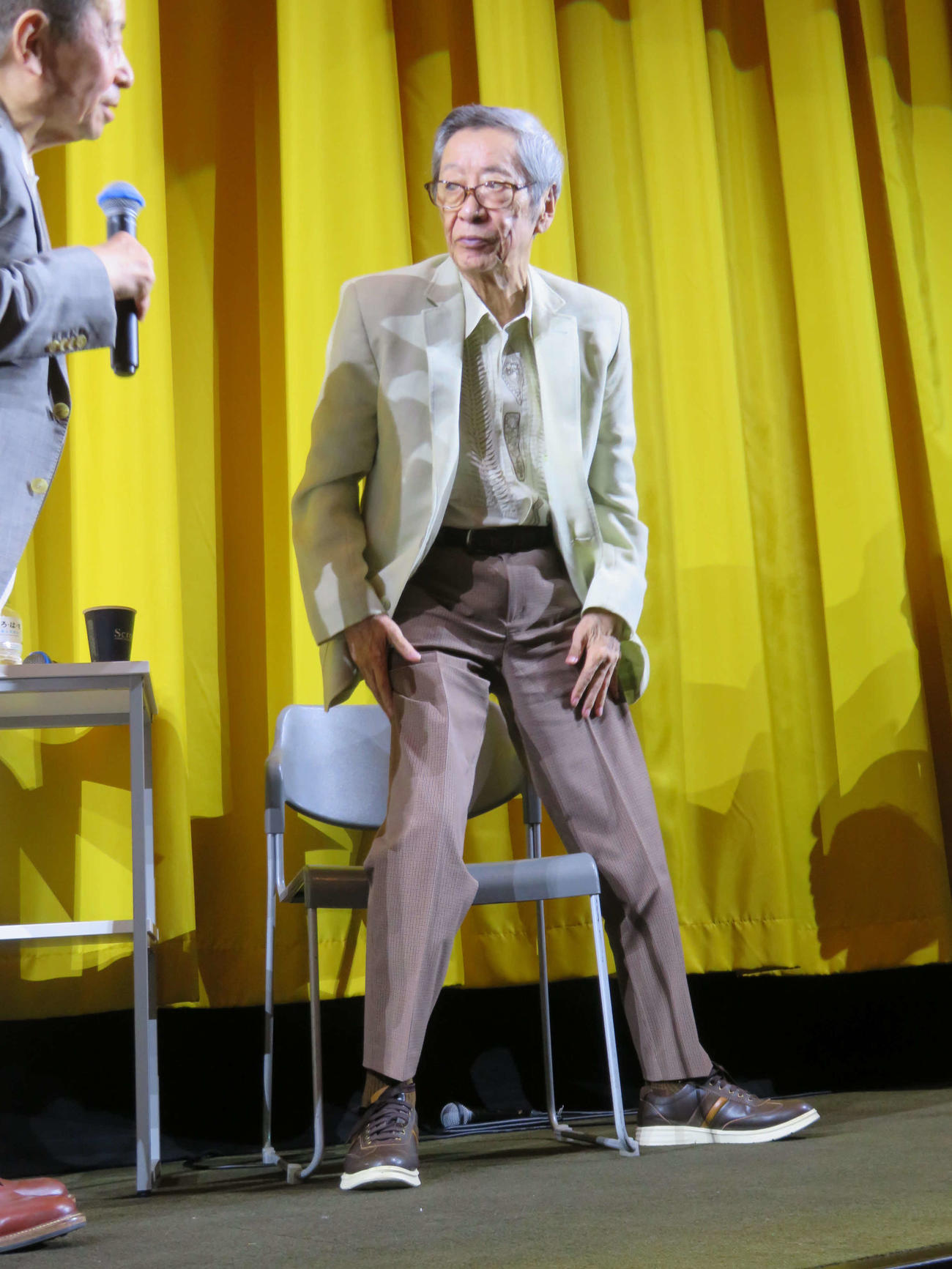 戦争の記憶と記録を語り継ぐ映画祭での「零戦黒雲一家」（舛田利雄監督）上映後のトークショーに登壇した浜田光夫（撮影・村上幸将）