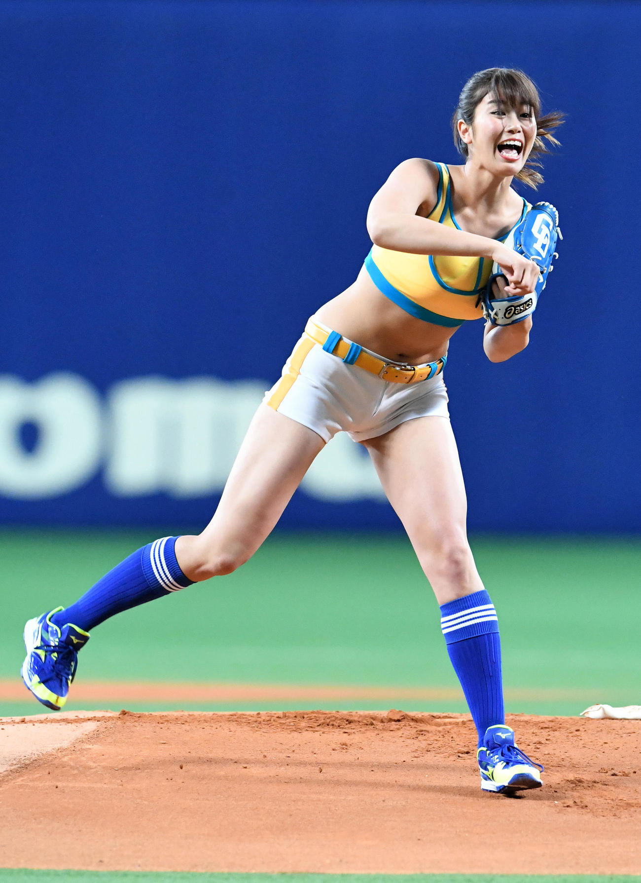 中日対巨人　始球式を務めた稲村亜美（2017年5月撮影）