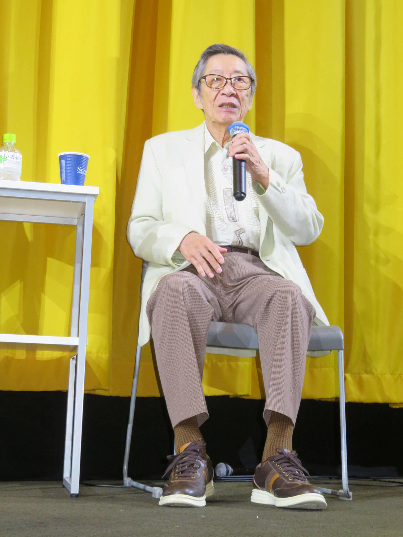 戦争の記憶と記録を語り継ぐ映画祭での「零戦黒雲一家」（舛田利雄監督）上映後のトークショーに登壇した浜田光夫（撮影・村上幸将）
