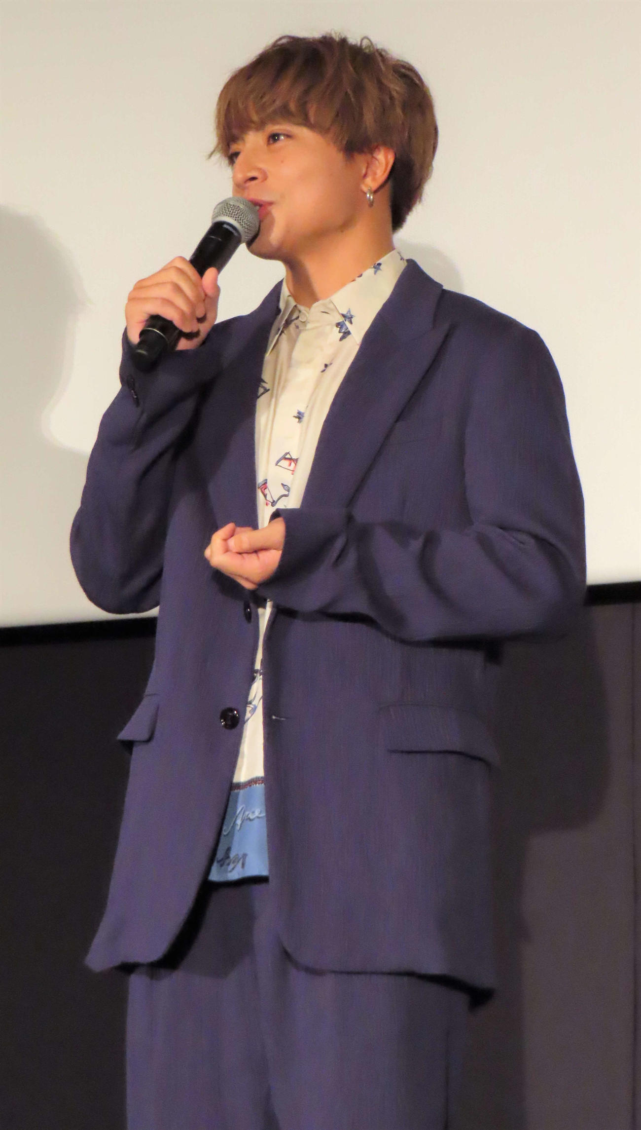 映画「ミンナのウタ」（清水崇監督、8月11日公開）公開前夜祭舞台あいさつに出席した白濱亜嵐（撮影・玉利朱音）