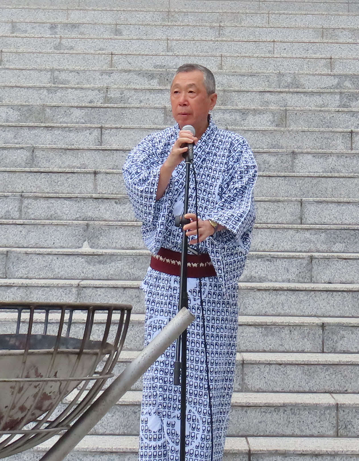 圓朝忌であいさつする落語協会常任理事の柳家小さん