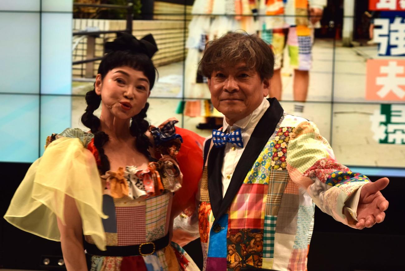 還暦公演を終えた未知やすえと夫の内場勝則（右）（撮影・阪口孝志）
