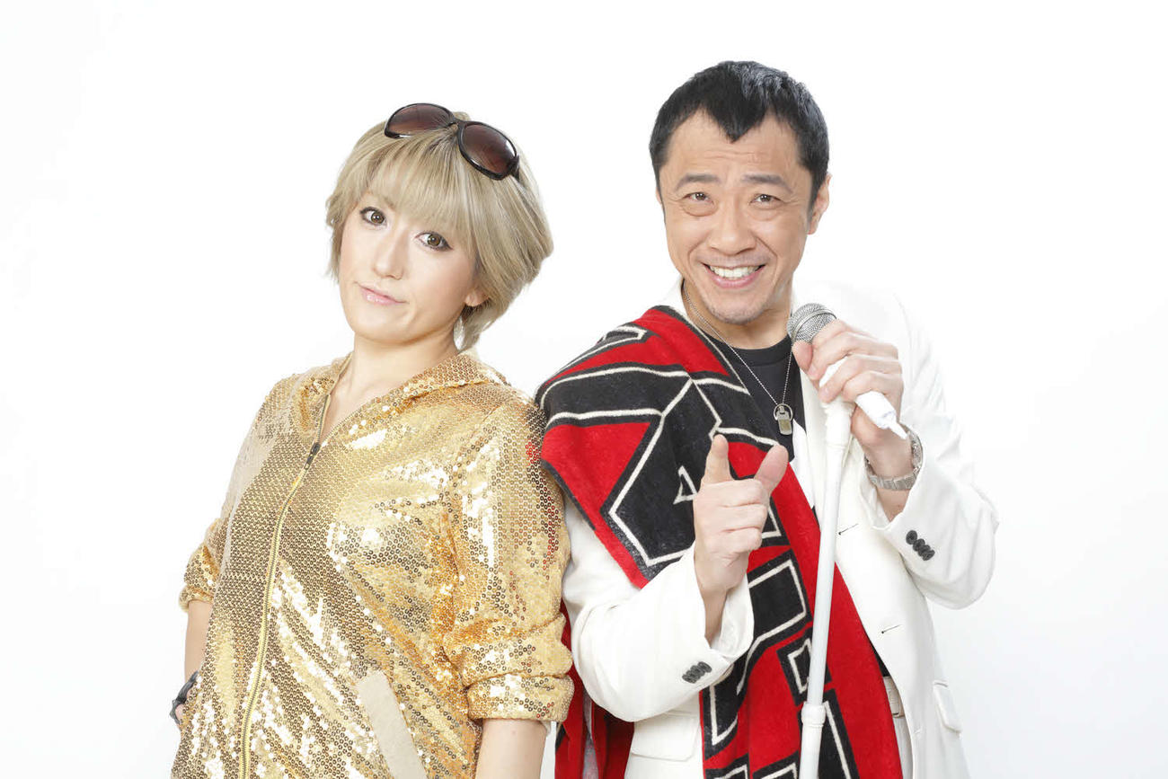 夫婦漫才かりすま～ずのあゆ（左）と幹てつや