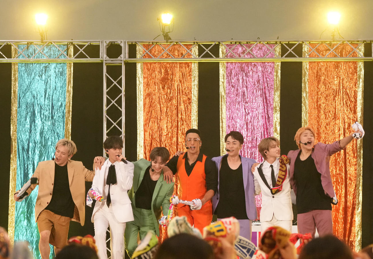 お披露目ライブを開催したLDHのキッズエンターテインメントプロジェクト「KIDS B HAPPY」から誕生したEXILE B HAPPY。左から浦川翔平、中島颯太、木村慧人、関口メンディー、EXILE TETSUYA、吉野北人、小森隼