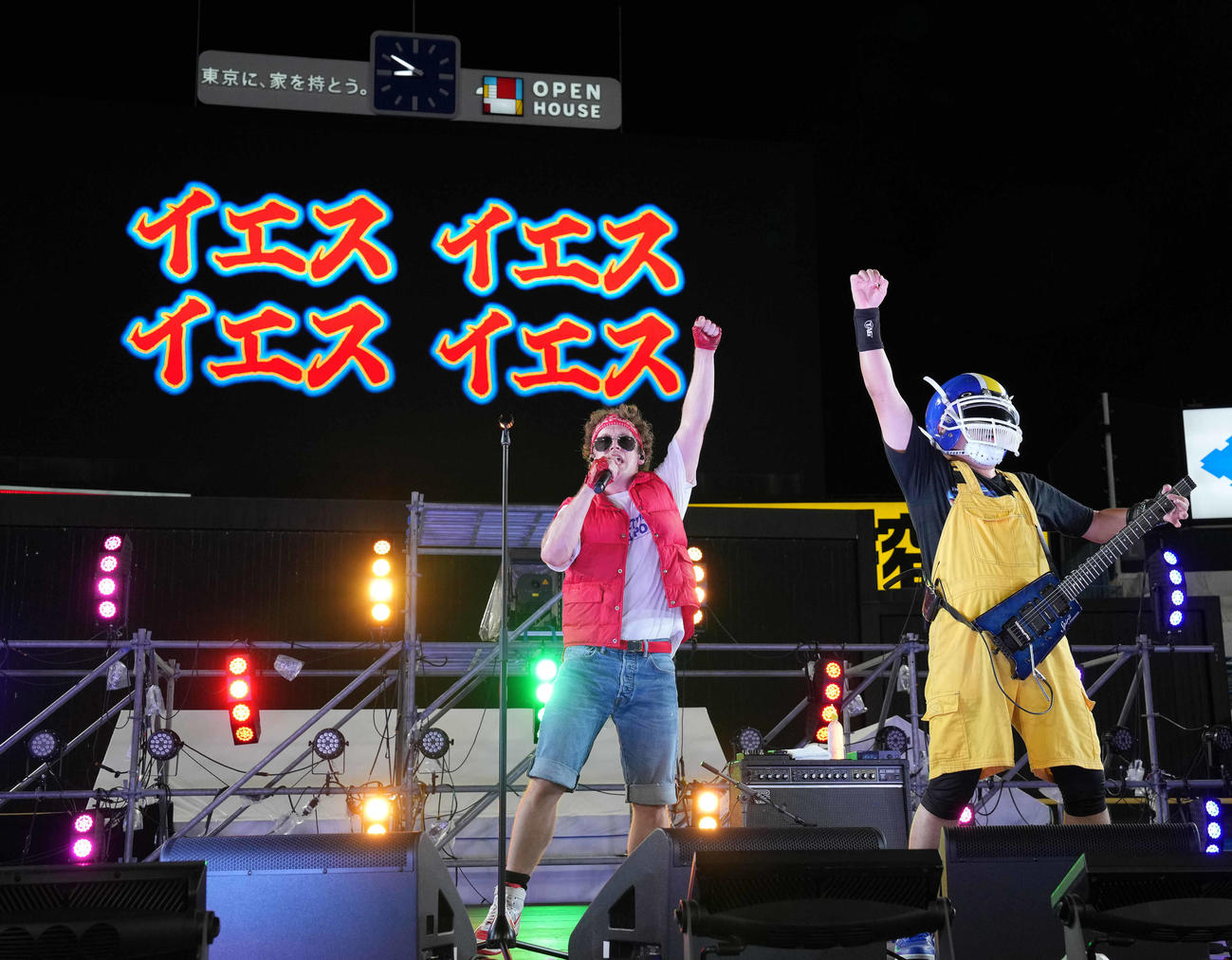 パフォーマンスするザ・リーサルウェポンズ（撮影・鈴木みどり）