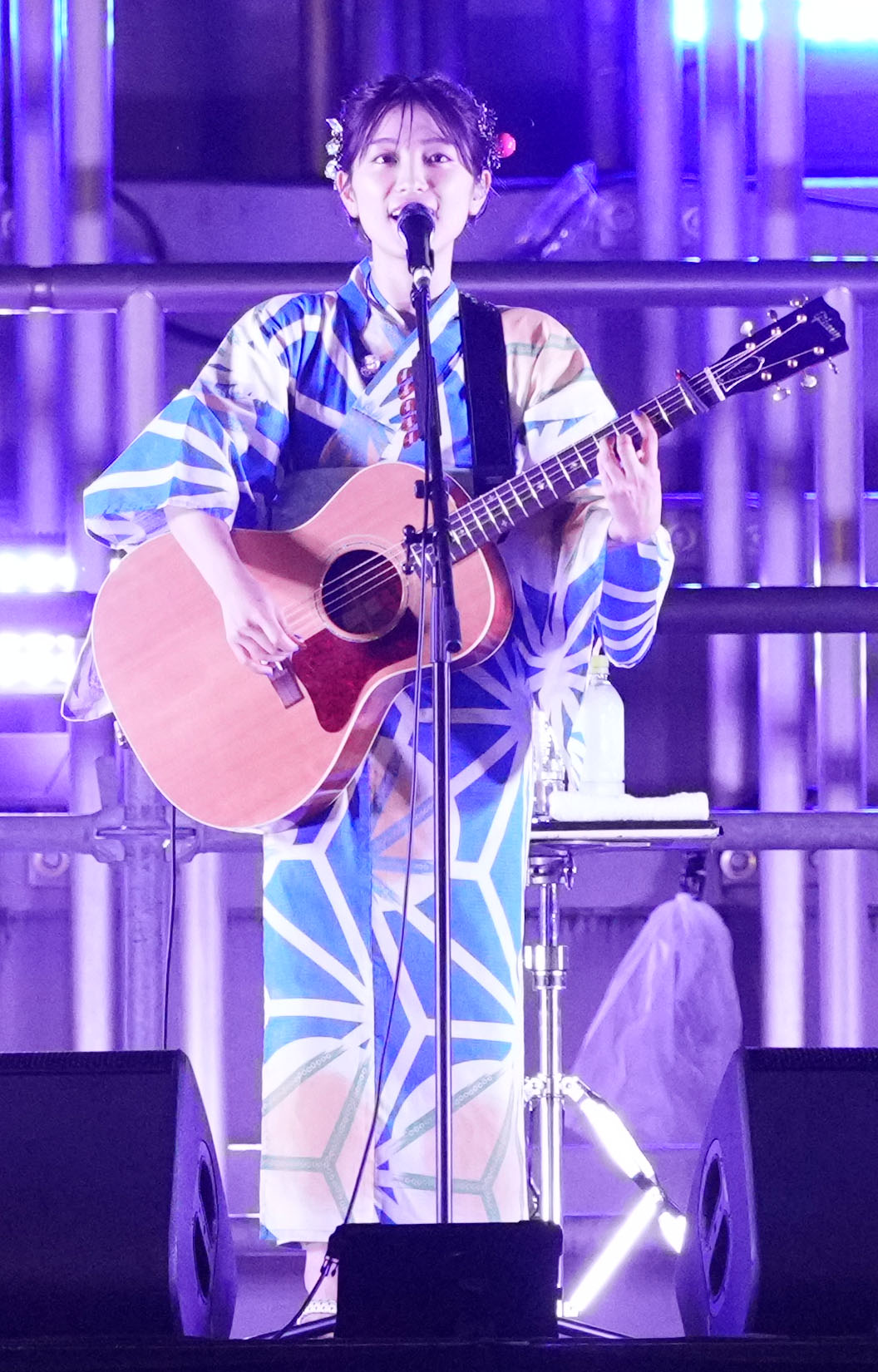 秩父宮ラグビー場でのライブに登場したmiwa（撮影・横山健太）