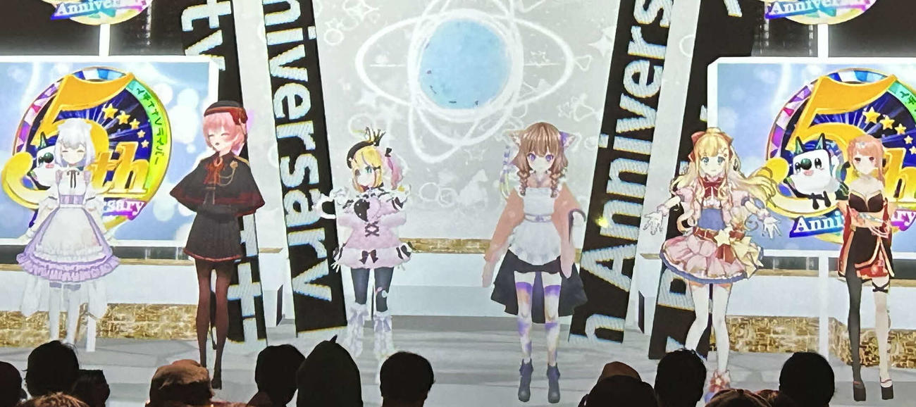 「イチナナVライバー　5th Anniversary Party」に出演した、左からふあね（仮）、電脳塵イチカ、夢叶るあ、むらゆき、星川める、紅咲るう（撮影・松尾幸之介）