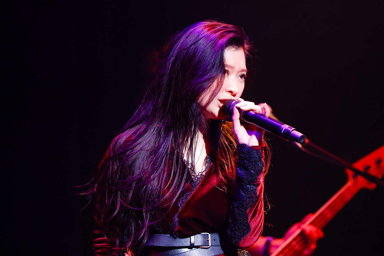 誕生日に約26年ぶりのライブを開催した篠原涼子（
撮影・佐藤薫）
