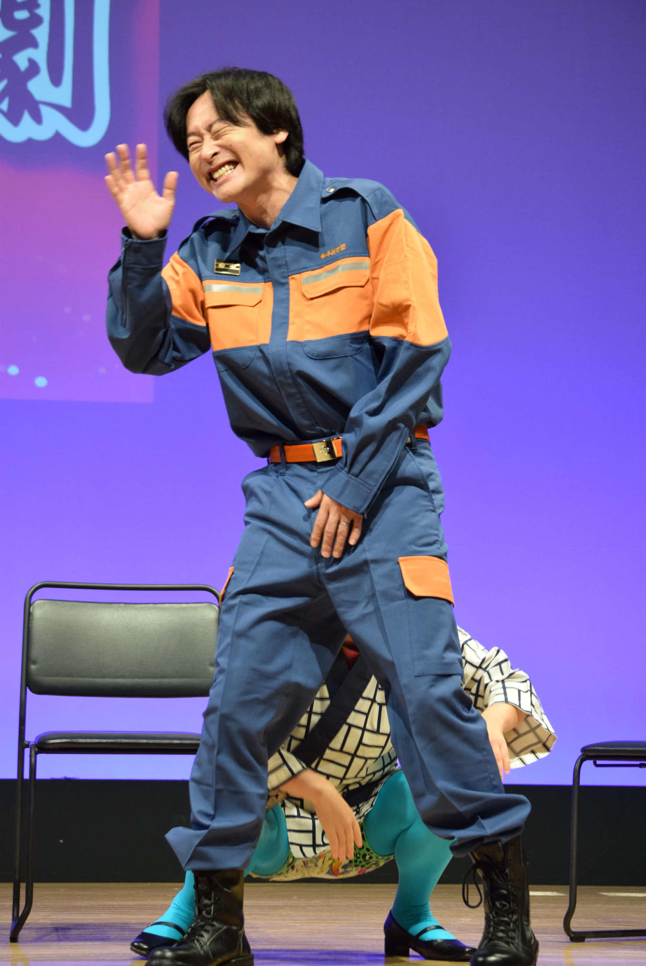島田珠代(下)のギャグの洗礼を浴びた和牛・川西賢志郎（撮影・阪口孝志）