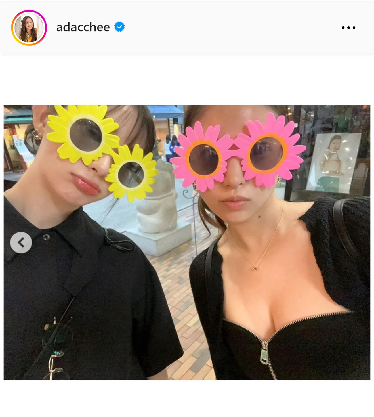 足立梨花（左）と西崎莉麻（足立梨花のインスタグラムから）