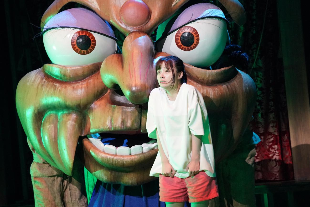 御園座で開幕した舞台「千と千尋の神隠し」で千尋を演じる橋本環奈