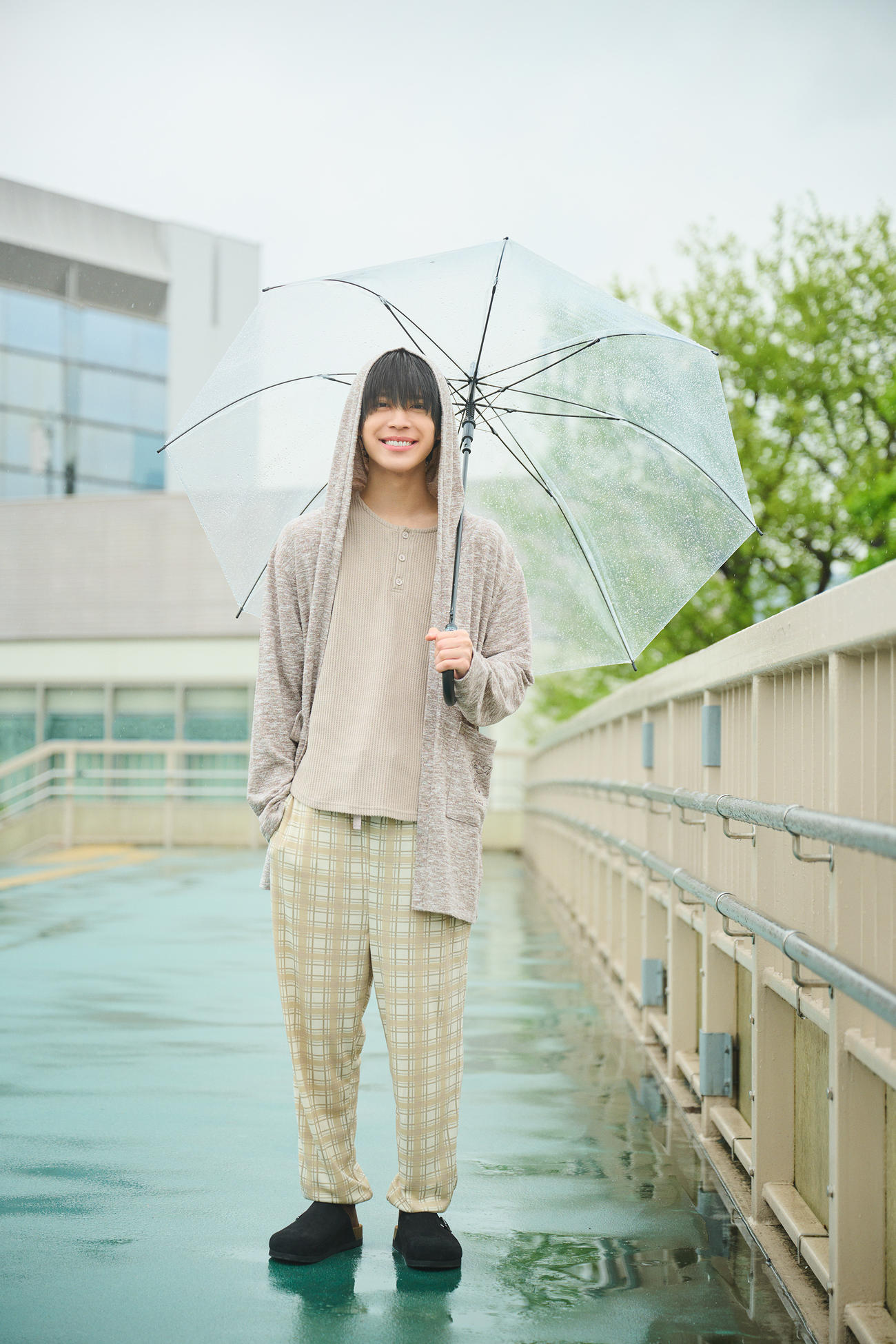 ピーチ・ジョンとコラボした自身プロデュースのルームウエアを着用するSexy Zone松島聡