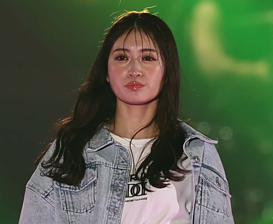 吉田朱里（2023年3月撮影）