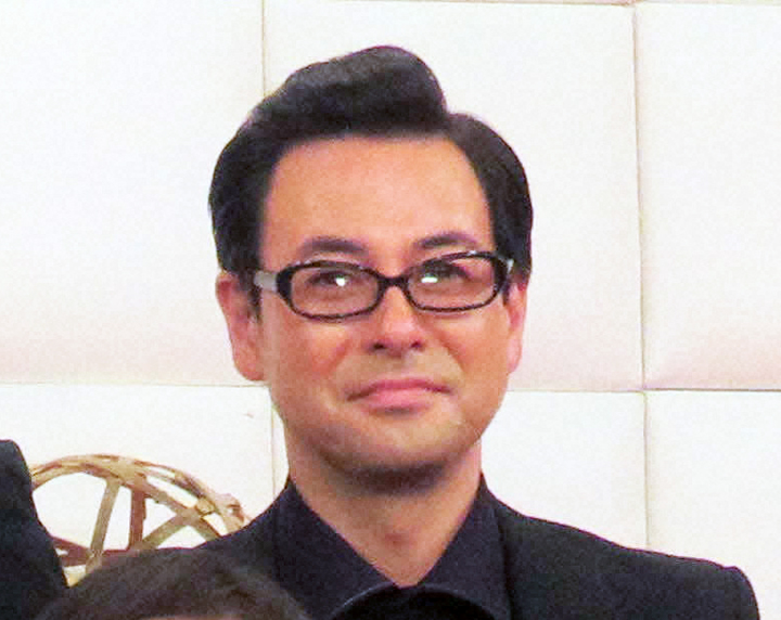 蛇島役の鈴木浩介