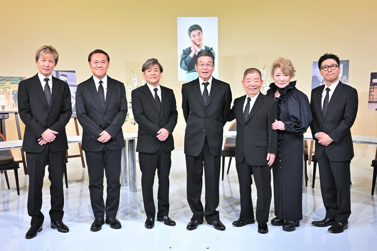 桑原和男さんの追悼番組に出演した　左から）アキ、辻本茂雄、内場勝則、間寛平、池乃めだか、末成映薫、すっちー