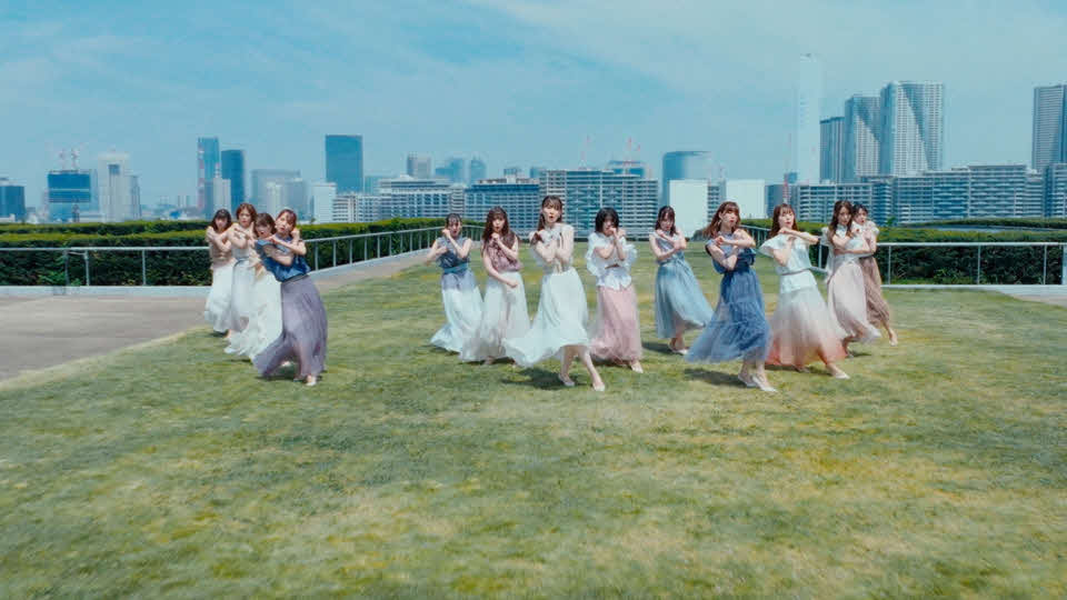 乃木坂46の33枚目シングル「おひとりさま天国」のカップリング曲「踏んでしまった」のミュージックビデオの場面写真