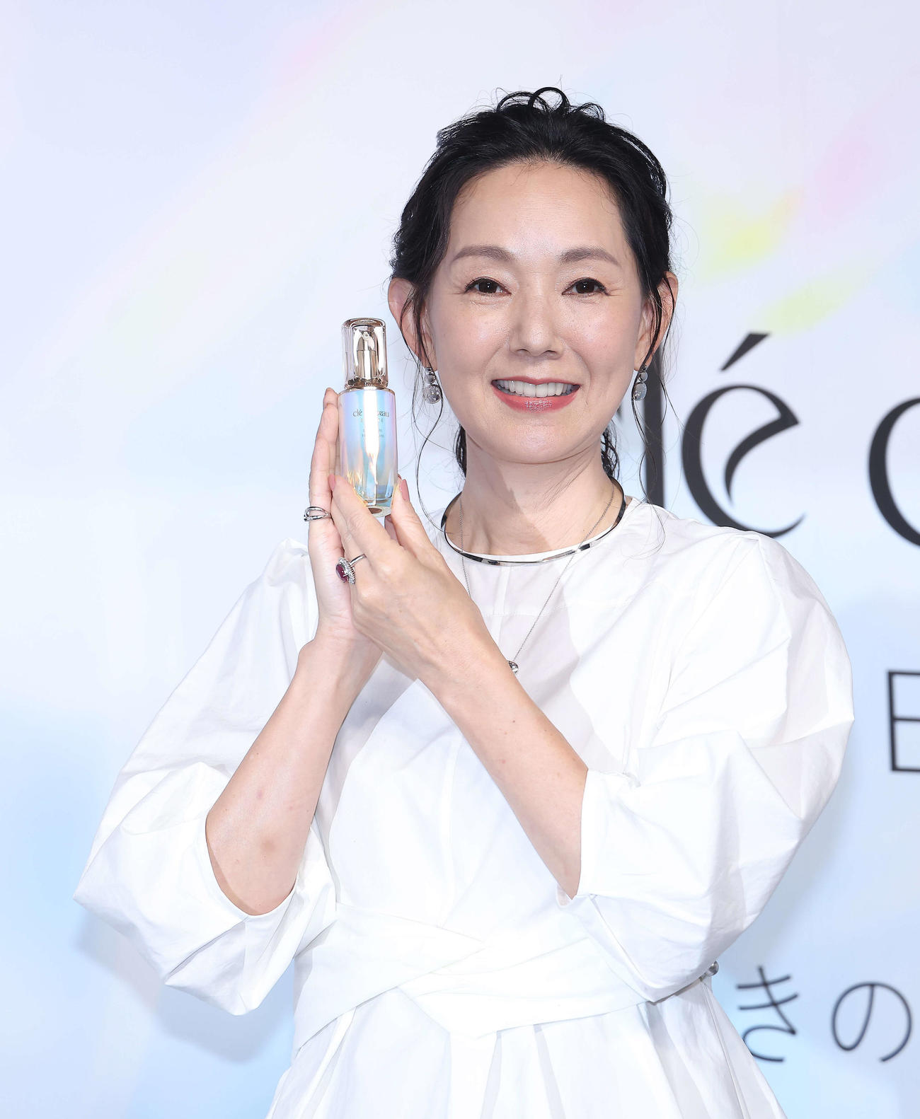 クレ・ド・ポー　ボーテ期間限定POPUPイベント「輝きの原点にもどる鍵」フォトコールで写真に納まるとよた真帆（撮影・河田真司）