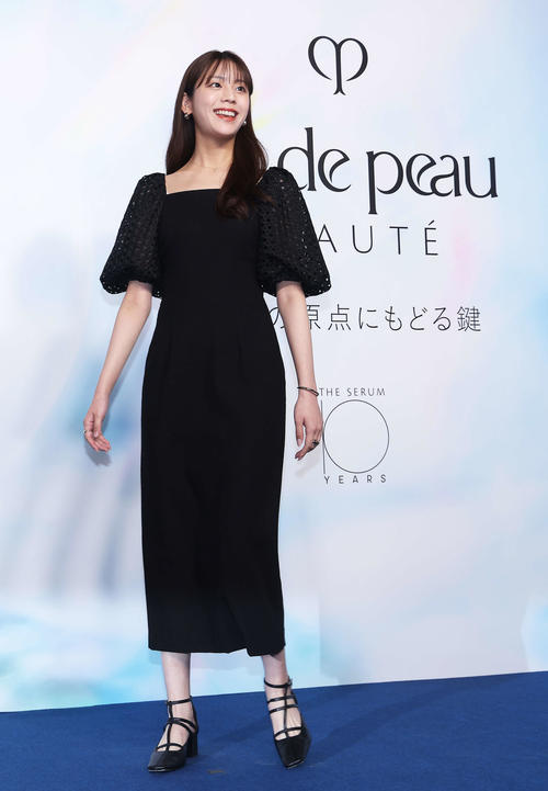 クレ・ド・ポー ボーテ期間限定POPUPイベント「輝きの原点にもどる鍵」フォトコールに臨む貴島明日香(撮影・河田真司)