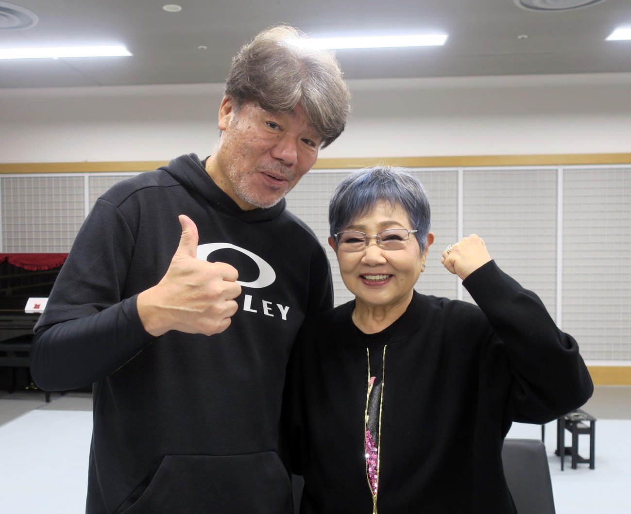 朗読劇「すぐ死ぬんだから」けいこ場取材会で。左から、村田雄浩、泉ピン子