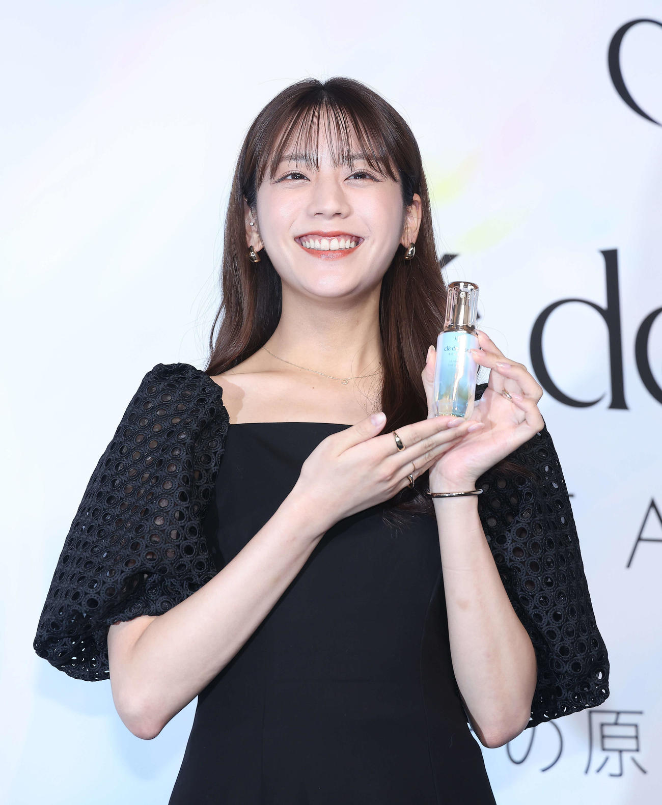 クレ・ド・ポー　ボーテ期間限定POPUPイベント「輝きの原点にもどる鍵」フォトコールで笑顔を見せる貴島明日香（撮影・河田真司）