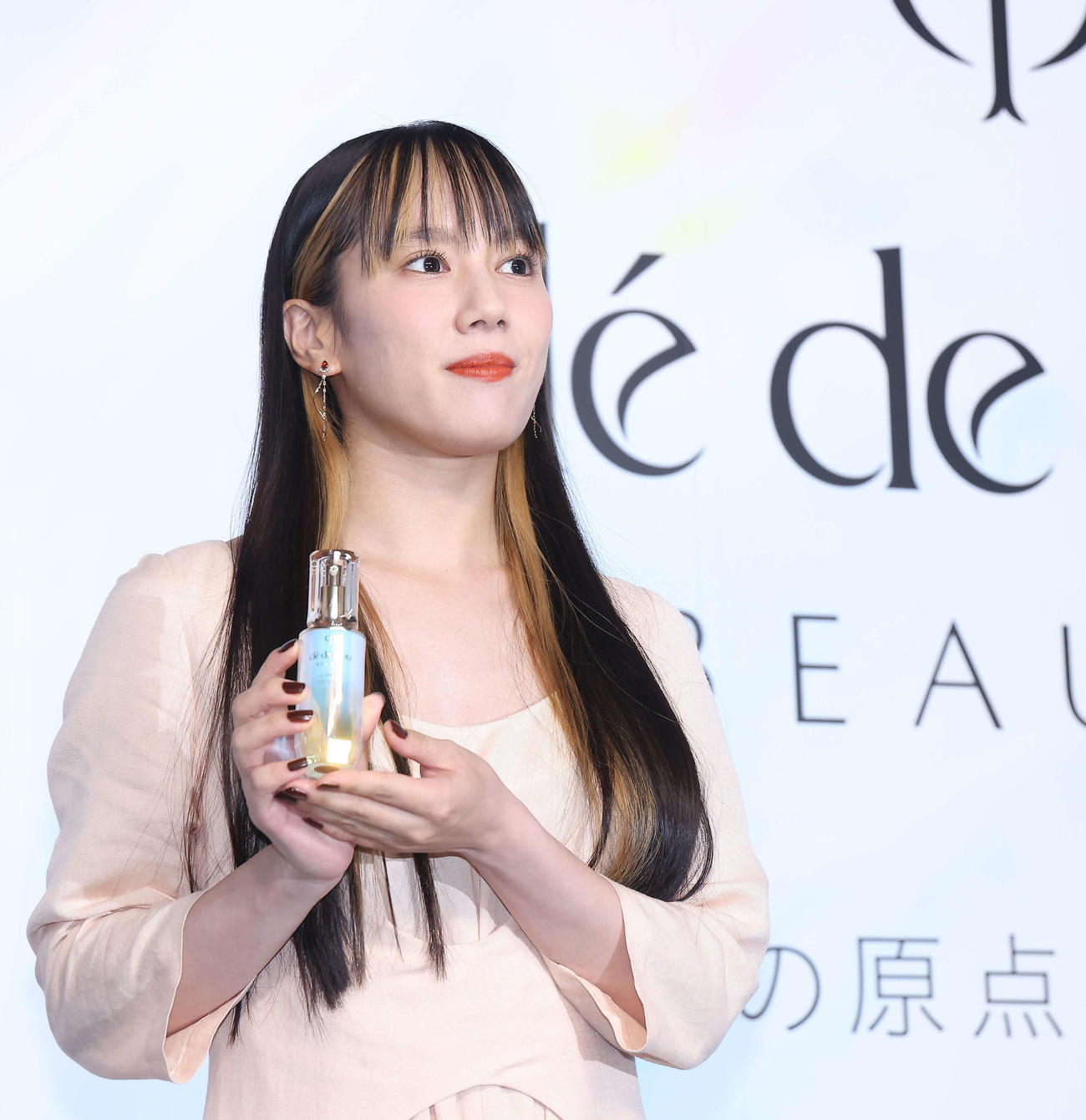 クレ・ド・ポー　ボーテ期間限定POPUPイベント「輝きの原点にもどる鍵」フォトコールに臨む山本千尋（撮影・河田真司）