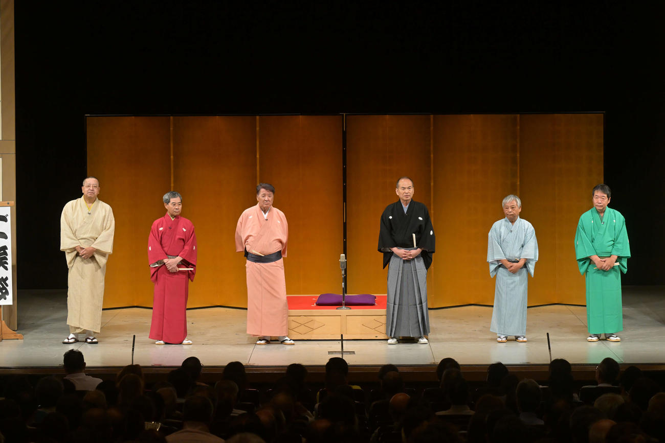 笑福亭仁鶴さんの三周忌追善落語会に出演した　左から）笑福亭仁昇、笑福亭仁嬌、笑福亭仁福、笑福亭仁智、笑福亭仁扇、笑福亭仁幹