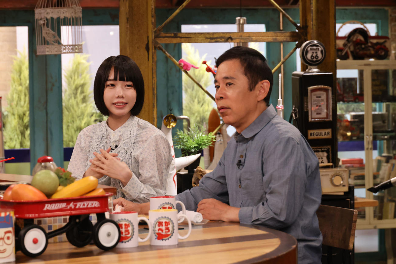 「おかべろ」に出演するあの（左）と岡村隆史