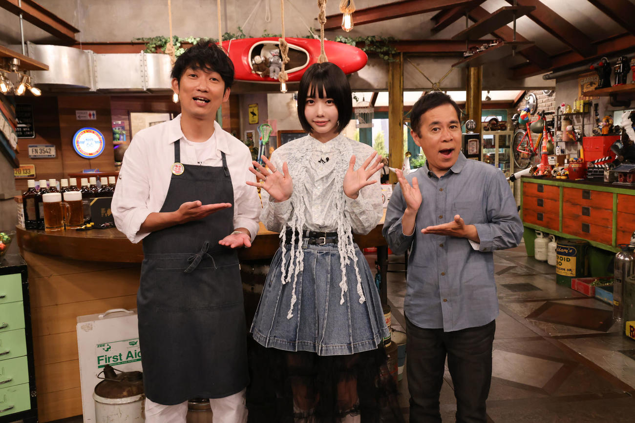 「おかべろ」に出演する　左から）石田明、あの、岡村隆史