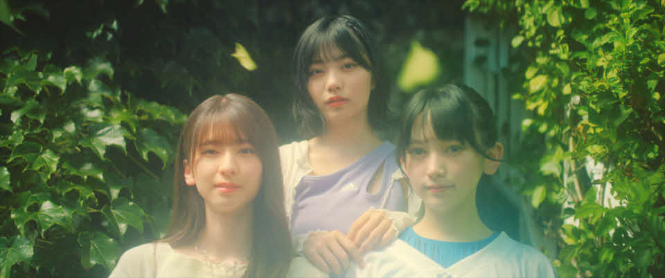 乃木坂46の5期生楽曲「考えないようにする」のミュージックビデオの場面写真