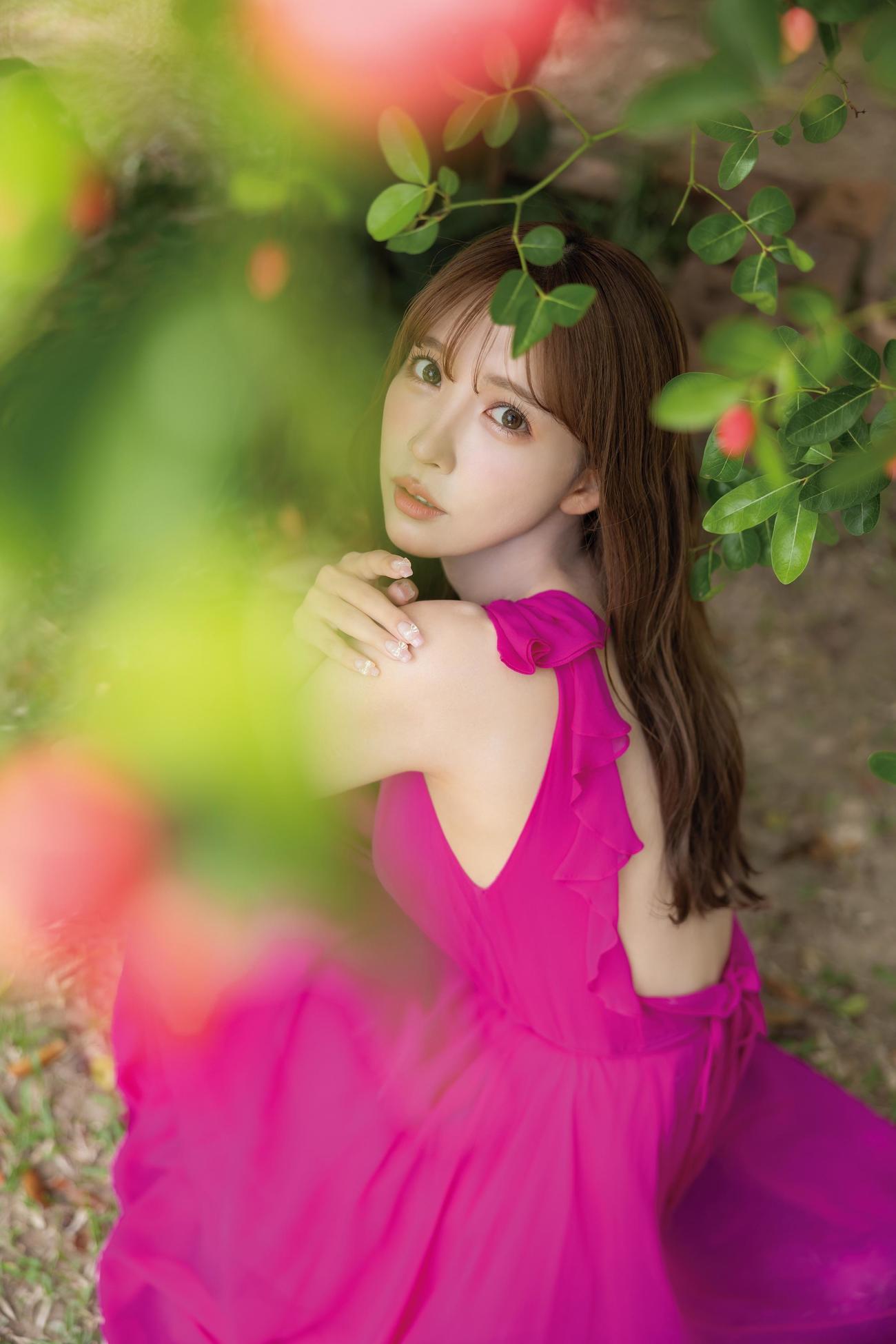 三上悠亜の写真集「Last　your…」のワンカット（C）上野勇
