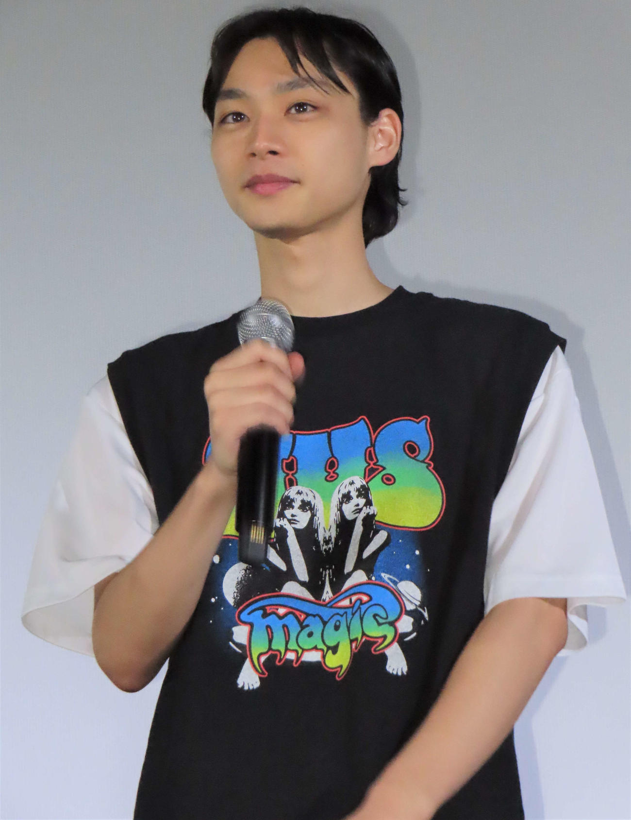 映画「きみとまた」公開記念舞台あいさつに出席した平井亜門