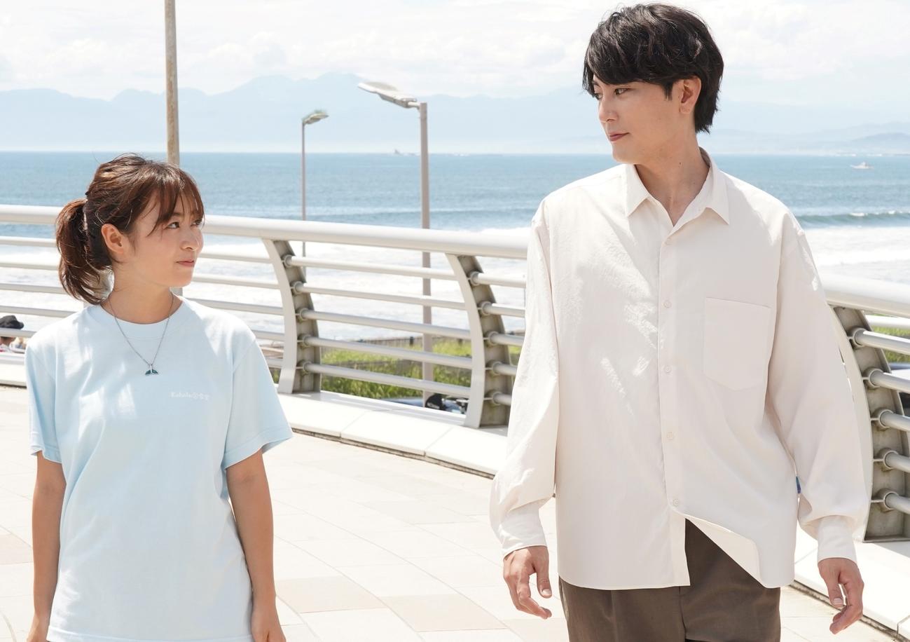 「真夏のシンデレラ」に出演する森七菜、間宮祥太朗（C）フジテレビ