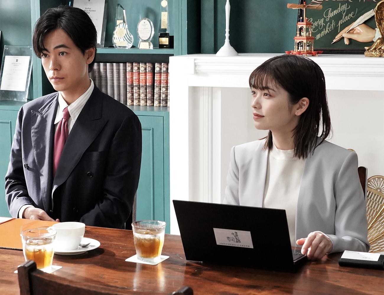 「転職の魔王様」に出演する成田凌、小芝風花（C）カンテレ