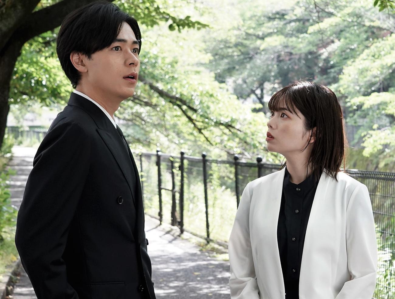 「転職の魔王様」に出演する成田凌、小芝風花（C）カンテレ