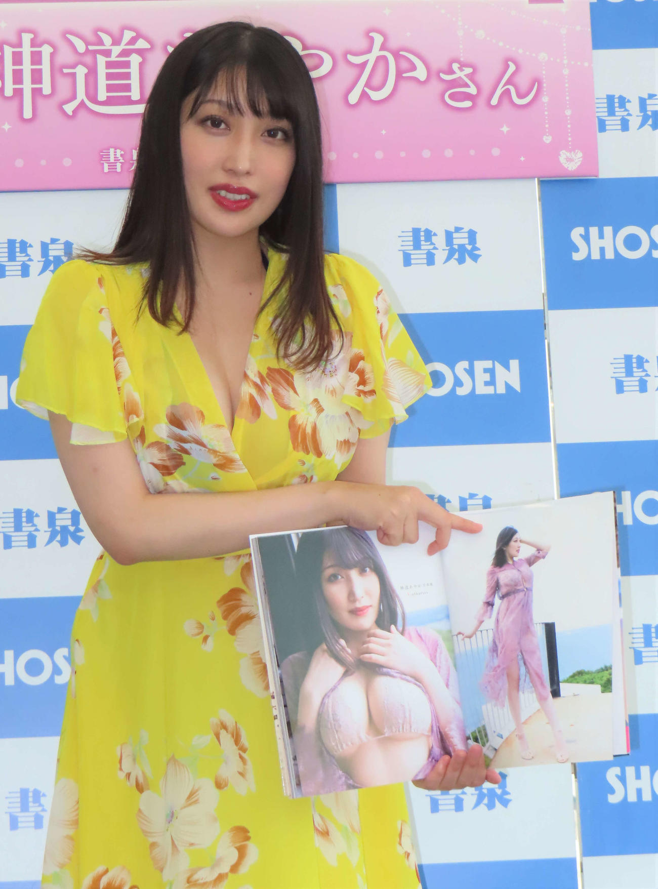 初ヌード写真集「Catharsis」のお気に入りカットを見せる神道あやか