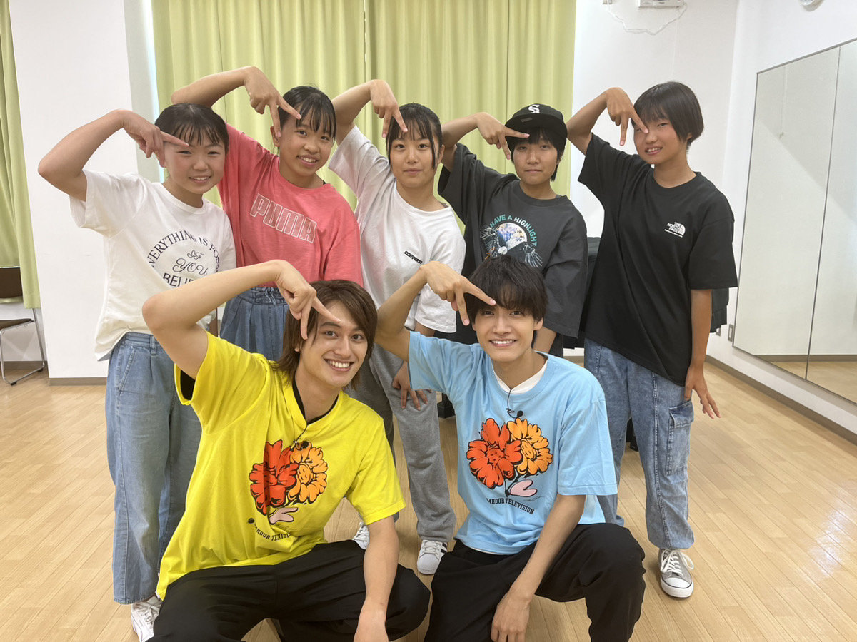 佐野と小島は、手話ダンス甲子園へ出場するチームに密着