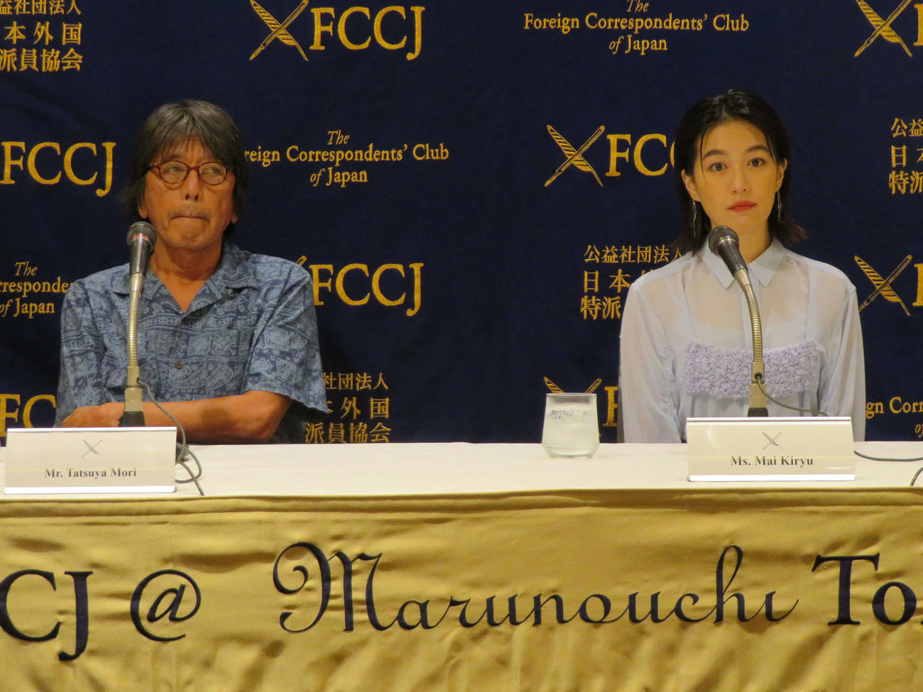 日本外国特派員協会で会見を開いた映画「福田村事件」の森達也監督と木竜麻生（撮影・村上幸将）