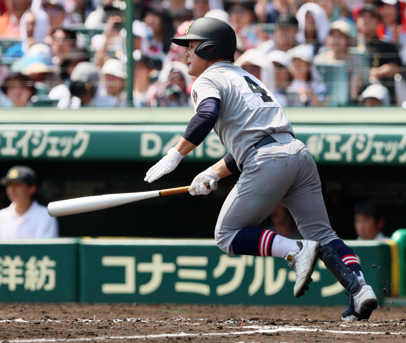 土浦日大対慶応　6回裏慶応1死三塁、大村は右適時打を放つ（撮影・加藤哉）