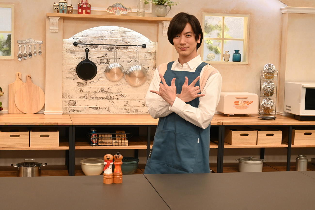 テレビ朝日系料理番組「DAIGOも台所～きょうの献立　何にする？～」で妻・北川景子の誕生日を祝ったDAIGO（2022年3月撮影）