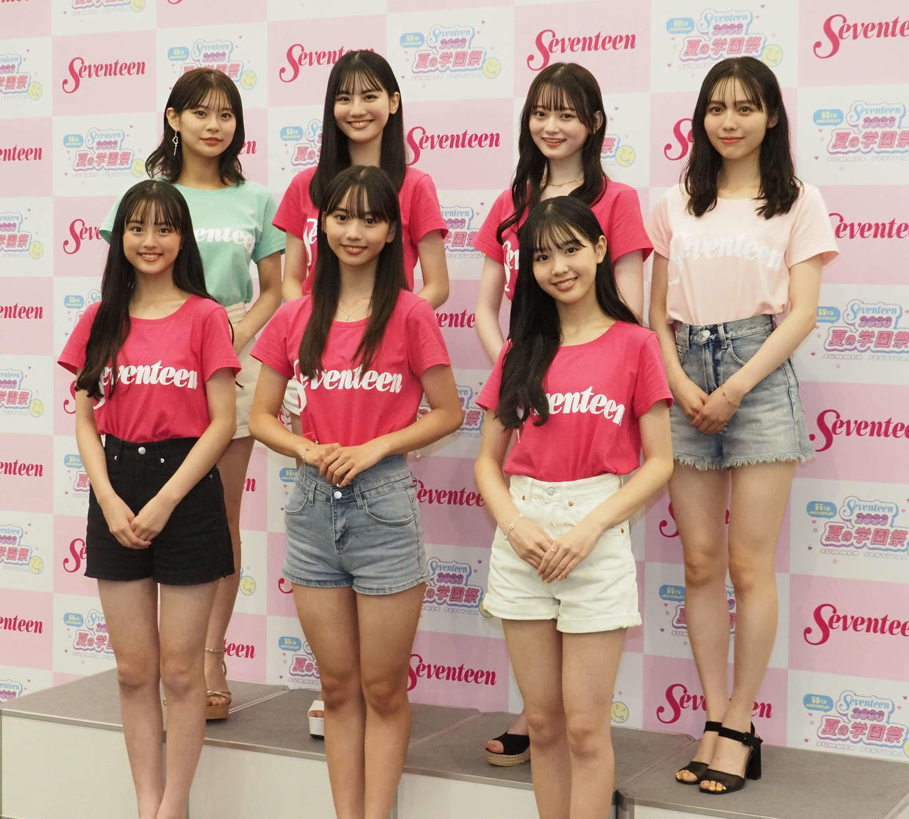 「第26回セブンティーン夏の学園祭2023」に出席した、手前左から竹下優名、松本麗世、宮迫翠月、後方左から永瀬莉子、関谷瑠紀、高比良由菜、秋田汐梨（撮影・遠藤尚子）
