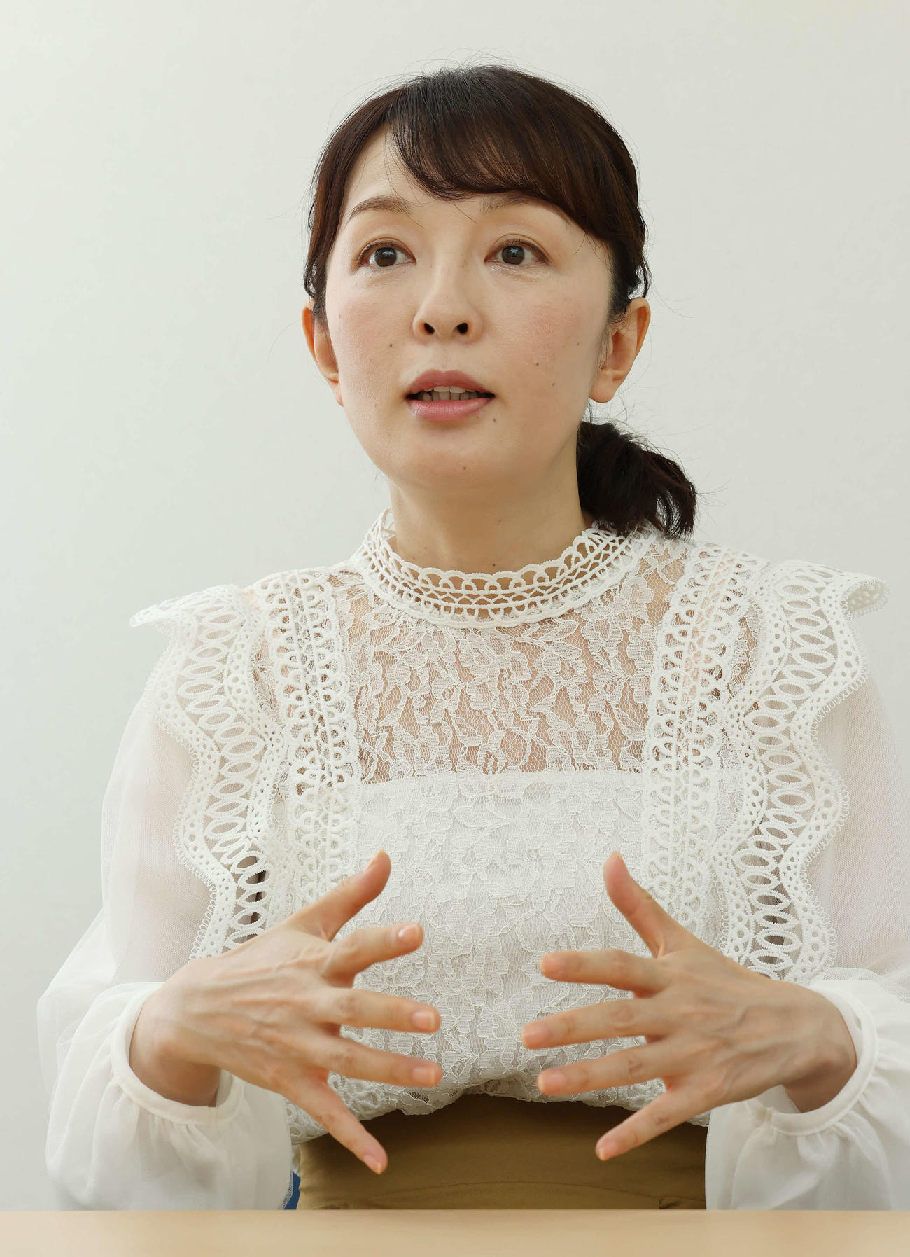 フリーキャスターの丸岡いずみ（22年8月撮影）