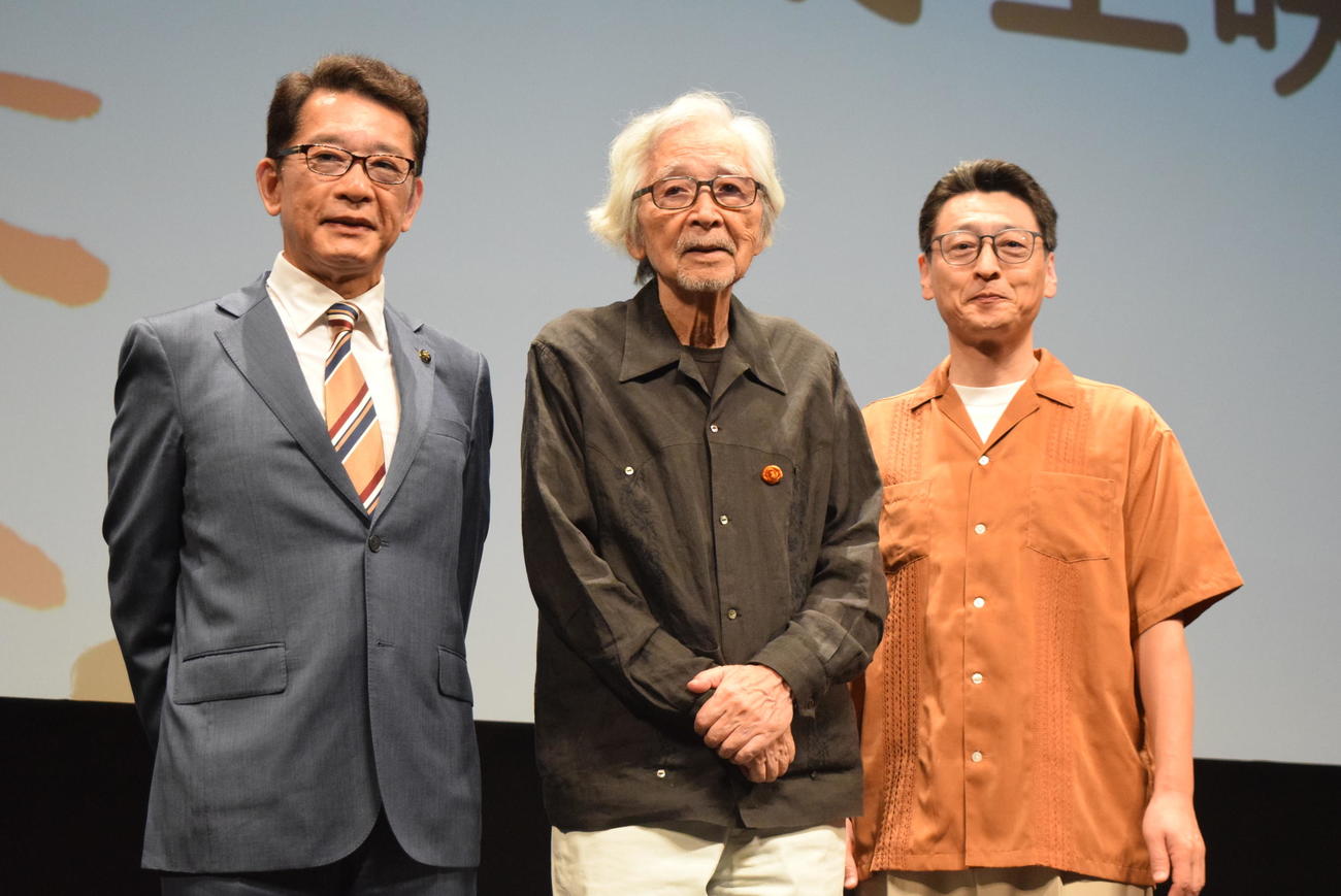左から）長内繁樹豊中市長、山田洋次監督、北山雅康（撮影・阪口孝志）