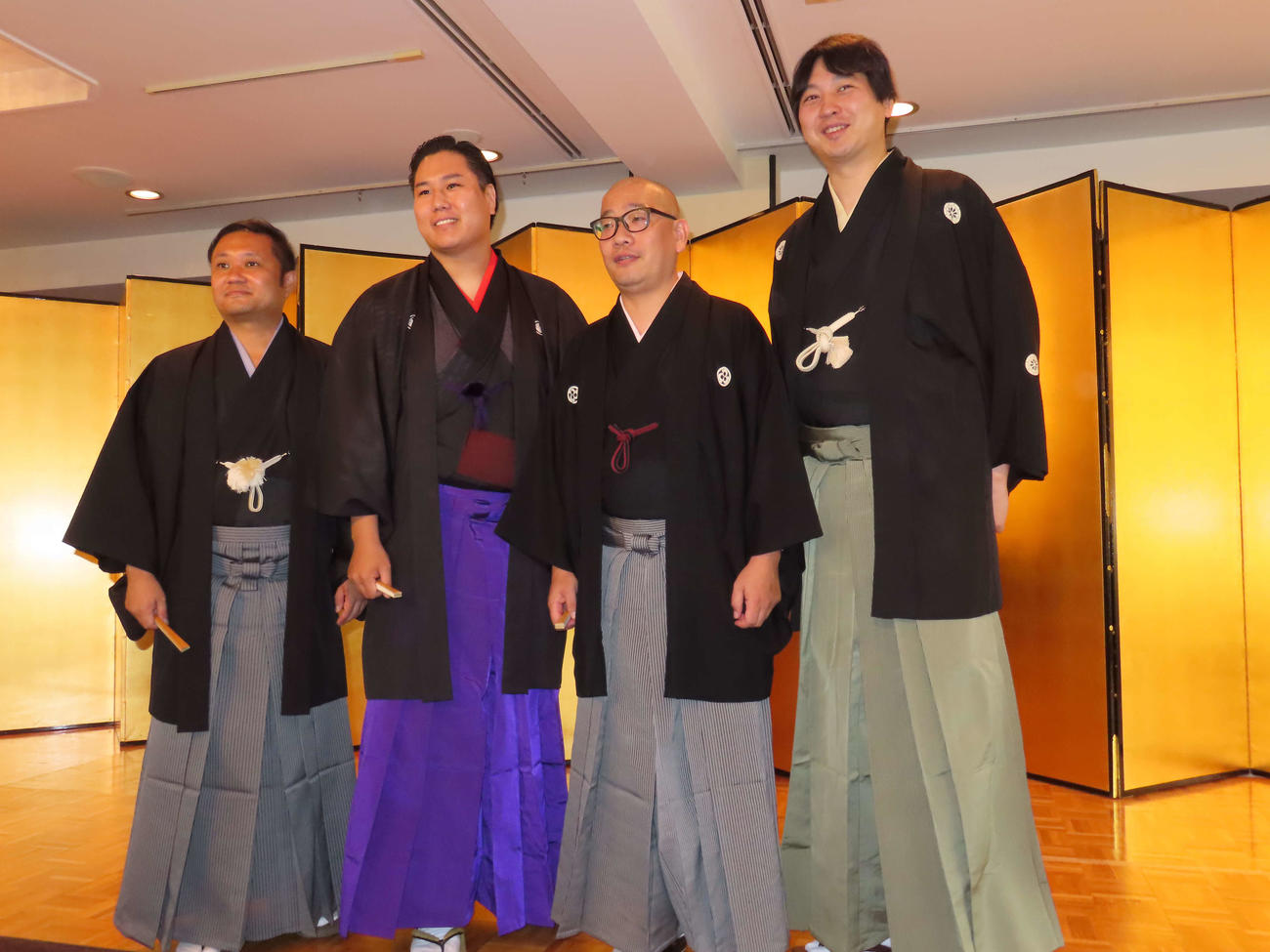落語協会の真打ち昇進襲名披露会見に出席した、左から林家まめ平、柳家平和、柳家福多楼、林家希林