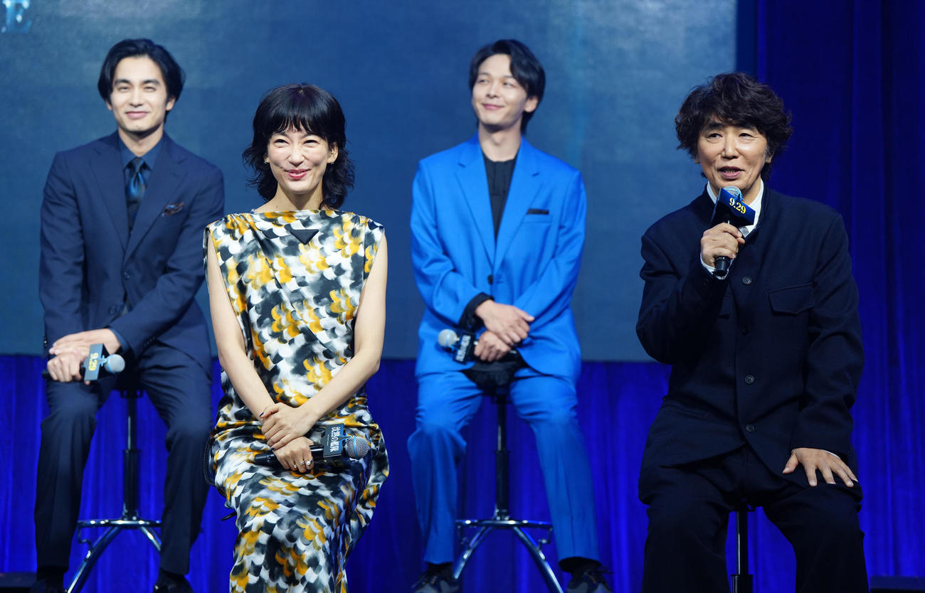 映画「沈黙の艦隊」完成報告会に臨むユースケ・サンタマリア（右端）（撮影・江口和貴）