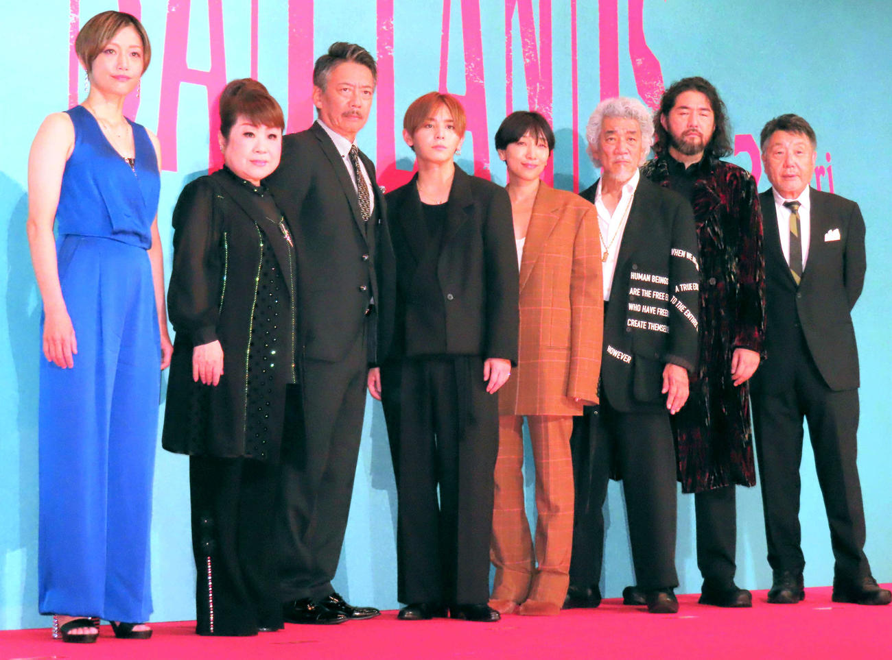 映画「BAD LANDS　バッド・ランズ」完成披露試写会に登壇した、左からサリngROCK、天童よしみ、生瀬勝久、山田涼介、安藤サクラ、宇崎竜童、吉原光夫、原田眞人監督