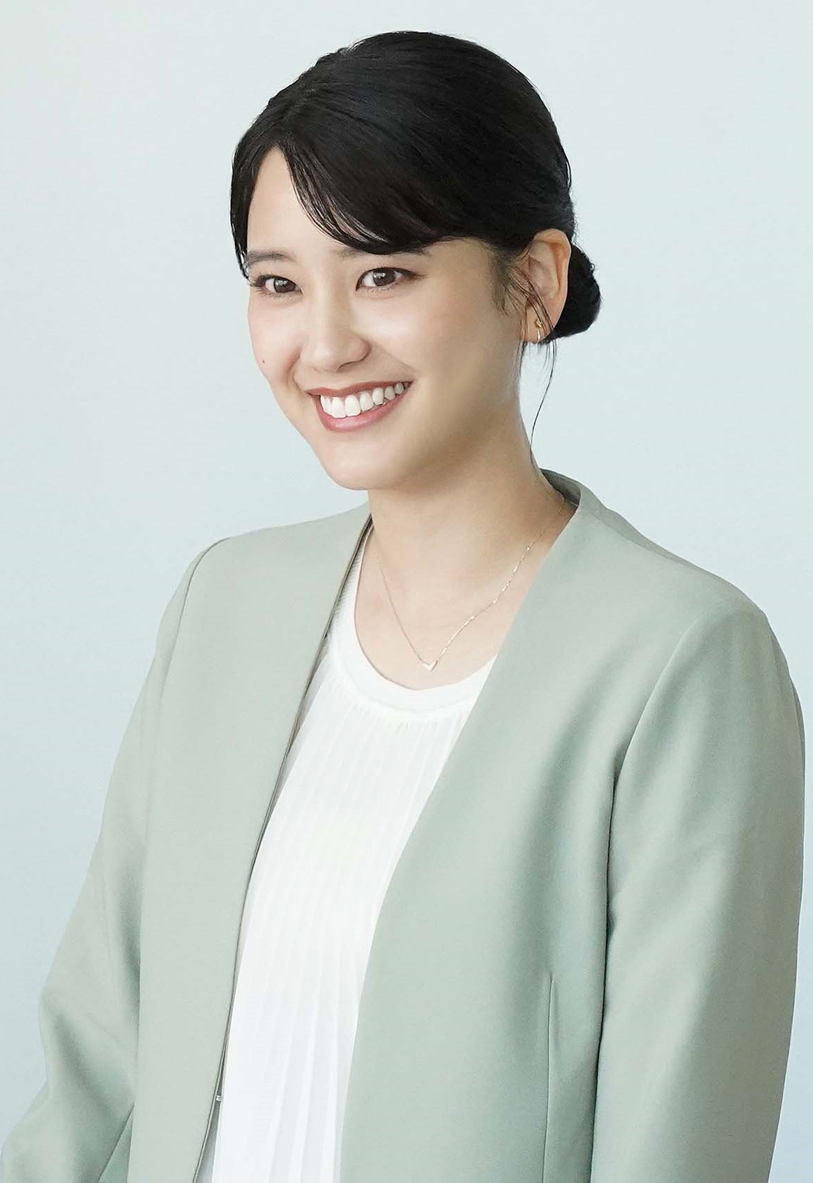 「真夏のシンデレラ」に出演する山崎紘菜（C）フジテレビ