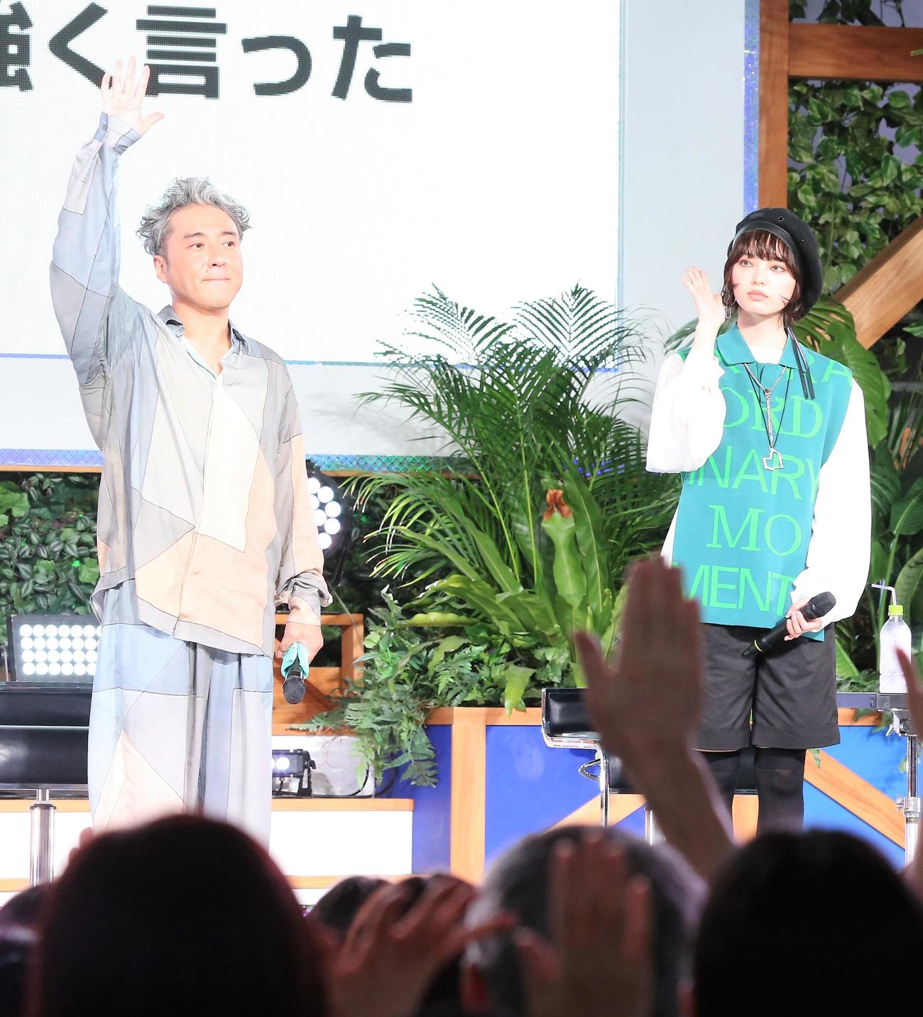 「うちの弁護士は手がかかる」公開制作発表会に出席するムロツヨシ、平手友梨奈