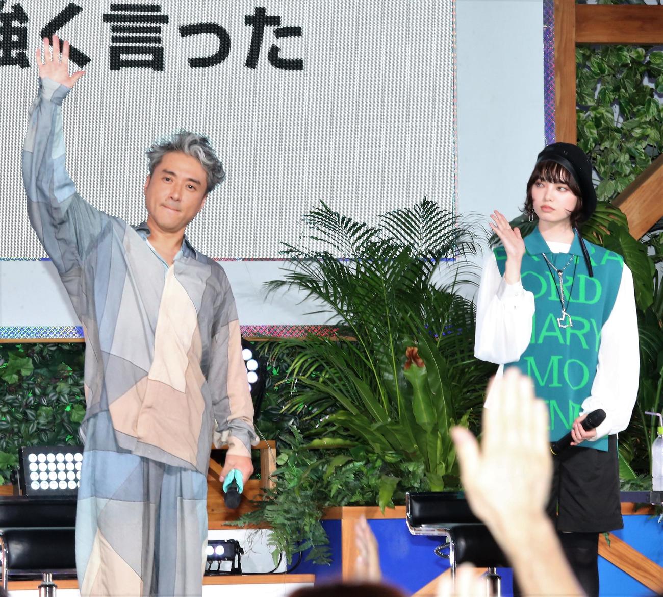 「うちの弁護士は手がかかる」公開制作発表会に出席するムロツヨシ、平手友梨奈